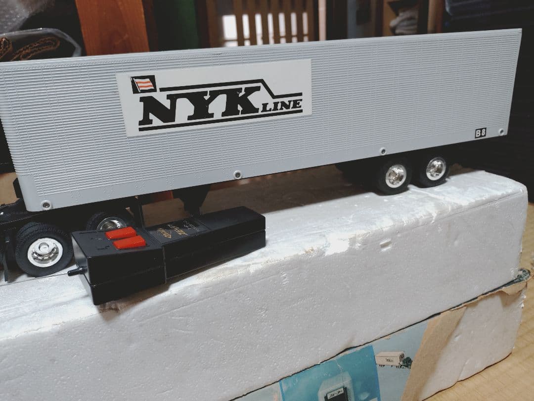 big8トレーラー 1/30スケール２台セット1台は部品取り、