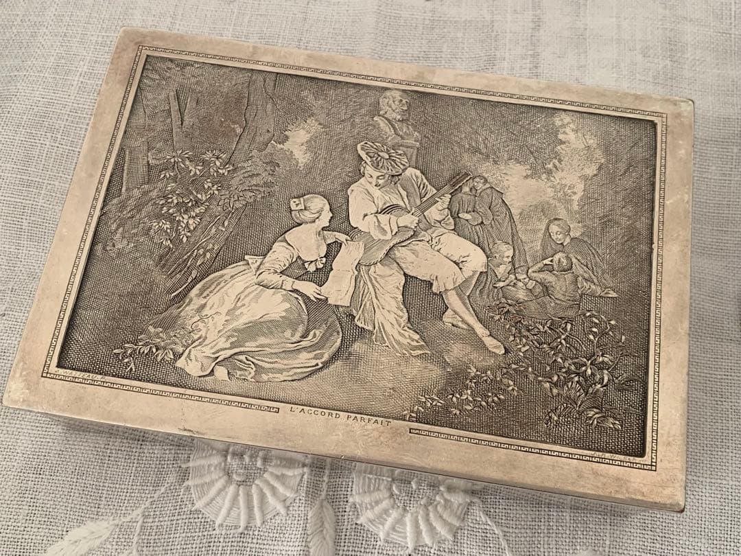 フランス　蚤の市　小物入れ　金属製　ブロカント フランス 蚤の市 小物入れ 金属製 ブロカント フランス 蚤の市 小物