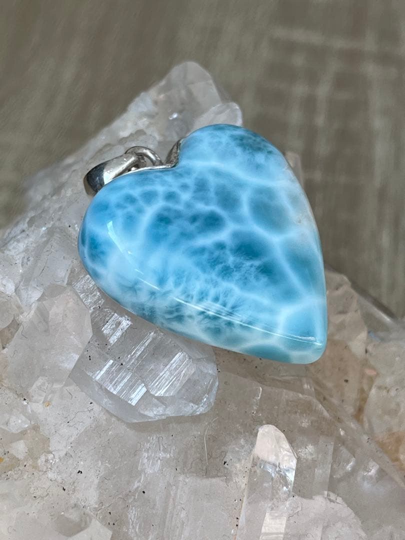 天然石☆高品質！ラリマーハート型ペンダントトップ☆ラリマーらしい