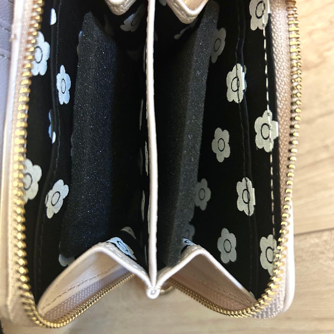 【新品未使用】マリークワント キルトフォームデイジー 二つ折りウォレットベージュ