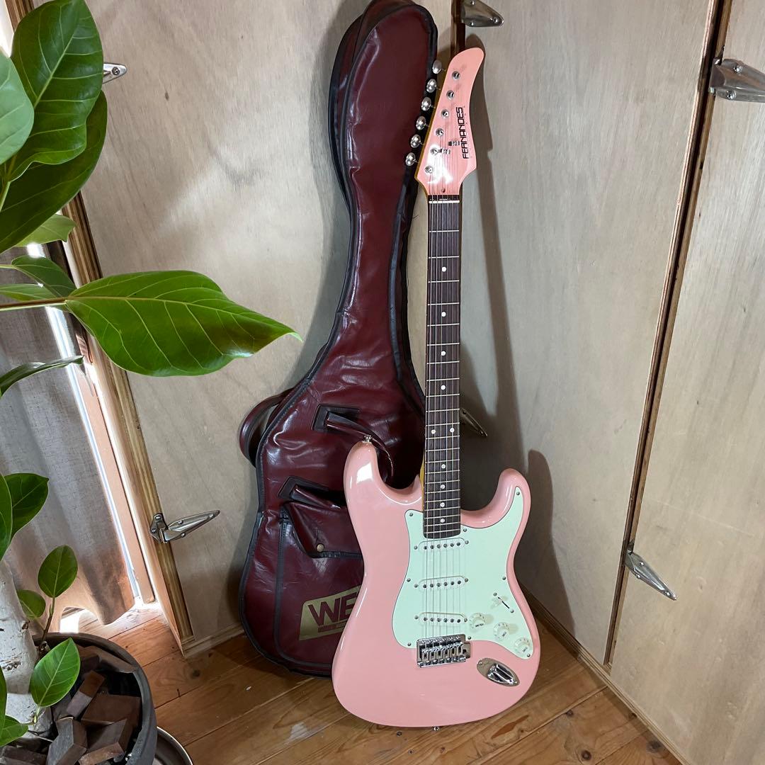 極美品！フェルナンデス エレキギター ストラトキャスター タイプ ピンク