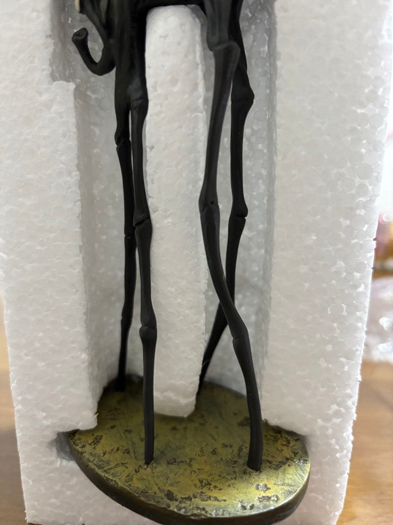 サルバドール・ダリ作 「聖アントニウスの誘惑」から象（ゾウ）の彫刻