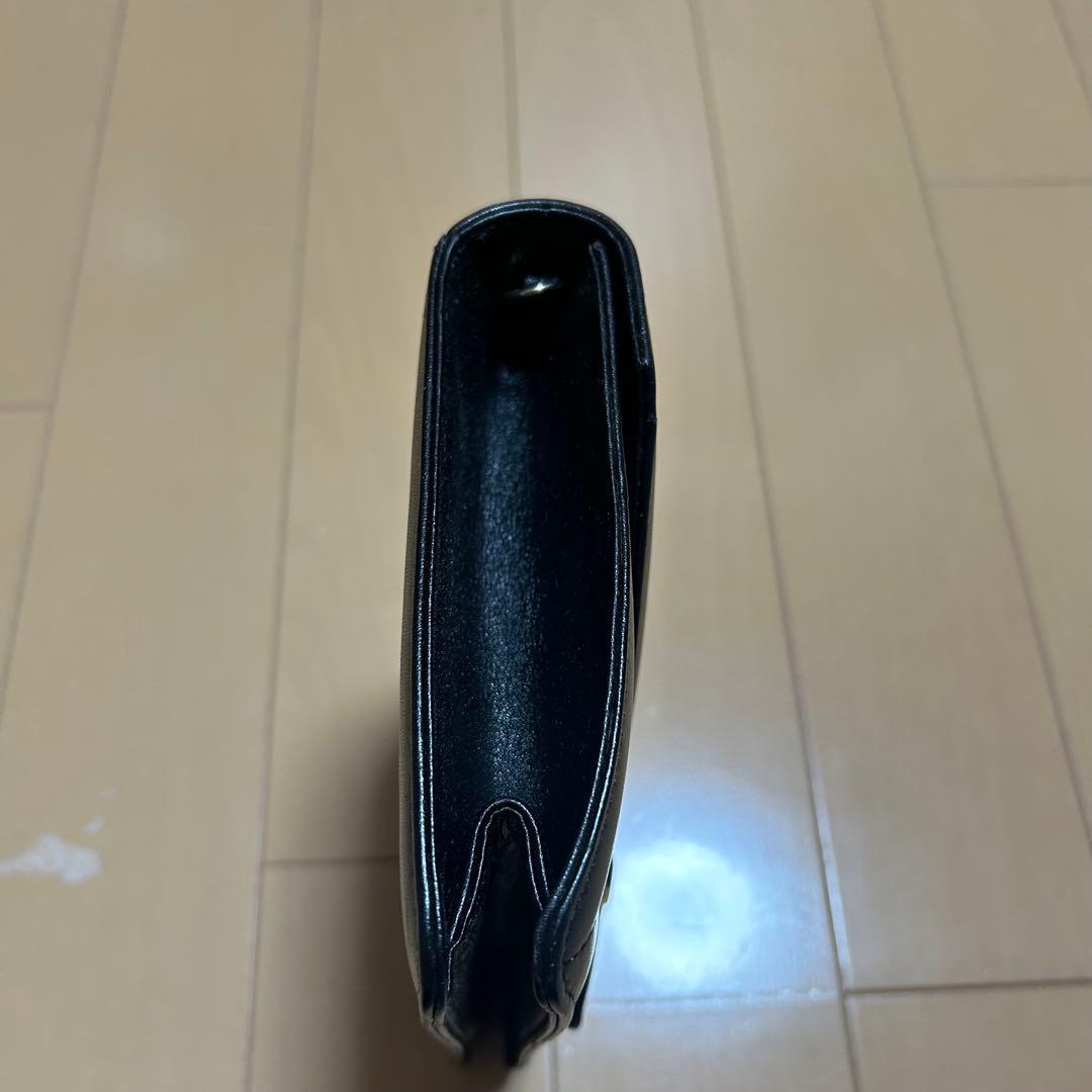 ブラックレザー パーティバッグ　クラッチバッグ　デザイン良