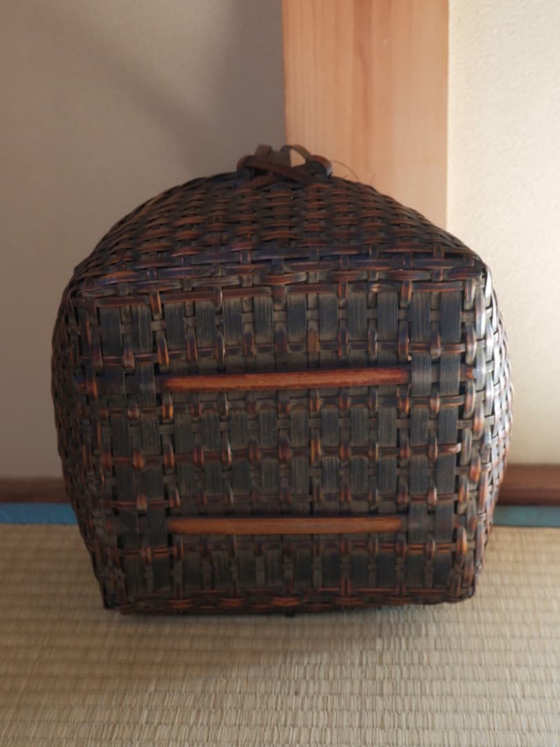 竹編み籠 手付炭籠 竹細工 茶道具 竹工芸 古道具 Q2194 古漆器 根来】