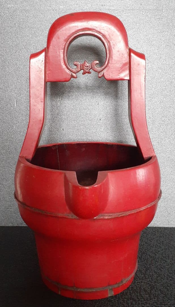 李朝漆器　朝鮮古民具　韓国古玩　朱漆塗り　手付き　透かし造　蝙蝠図　片口　手桶