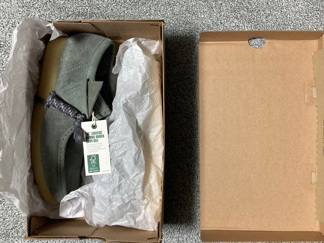 新品　Clarks クラークス ワラビー　UK8G カーキ　グレー