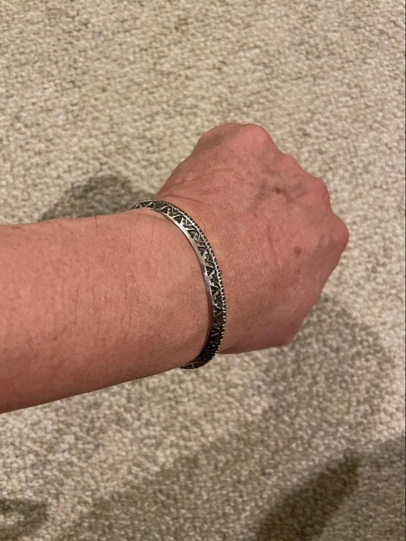 インディー/エイドリアンリーブスロング作4面スタンプトライアングルバングル