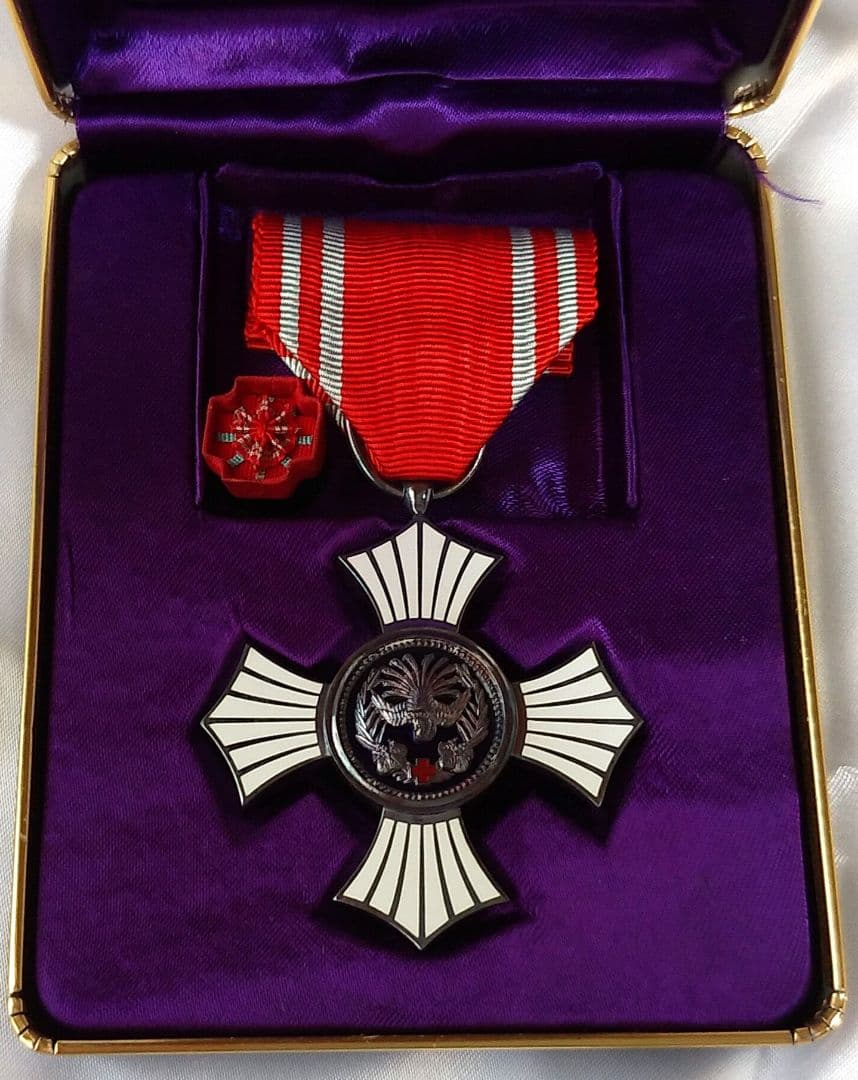 日本赤十字社銀色有功章 佩有功章特別社員 金色特別社員章 銀特別社員章 献血章