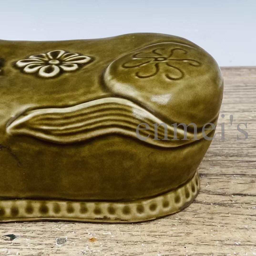 定窯系 オリーブグリーン釉 牛枕】牛型陶枕／花模様装飾／中国古