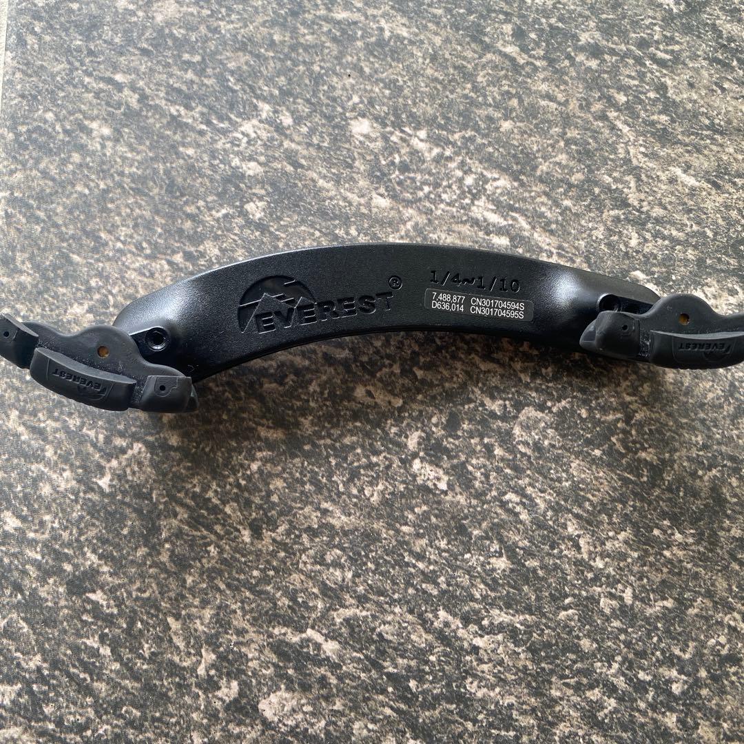 分数バイオリン1/4 弓と肩当て、ケース付き