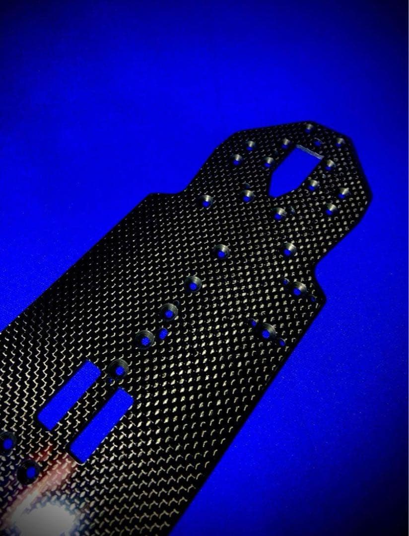 シュマッカー 製　Mi9用　シャーシ　蕨山Carbon