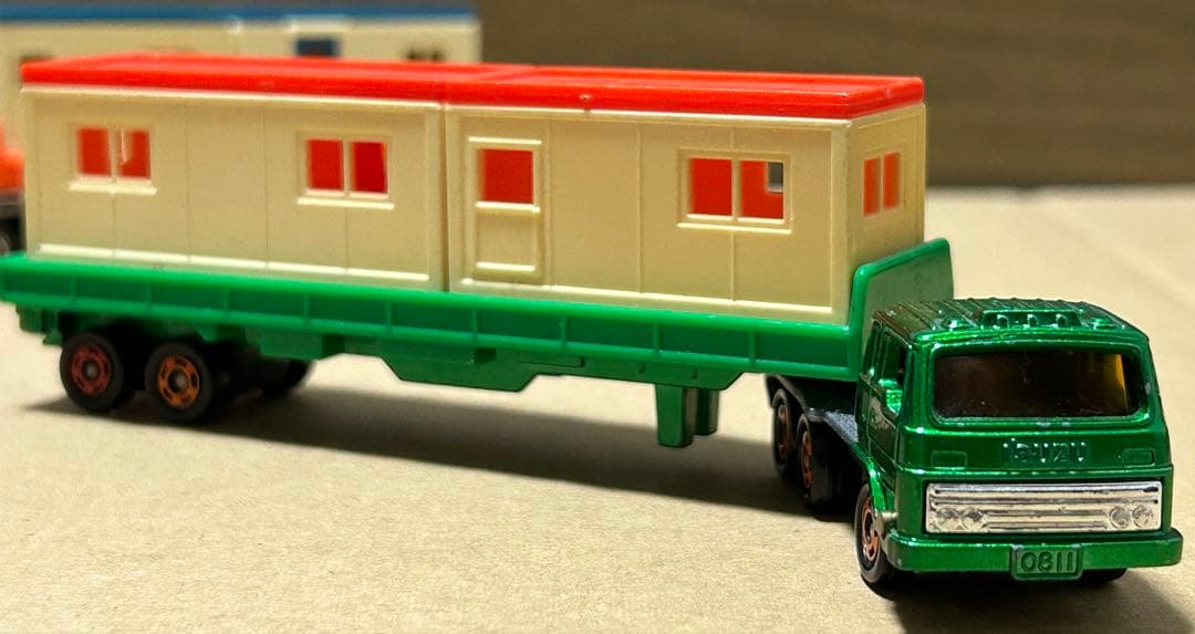 ロングトミカ いすゞ V12 ハウストレーラー 緑ヘッド