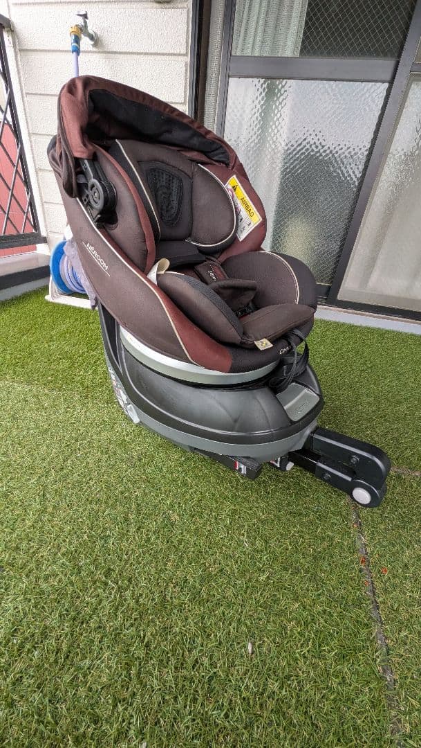 Combi 回転式チャイルドシート ブラウンコンビISOFIX
