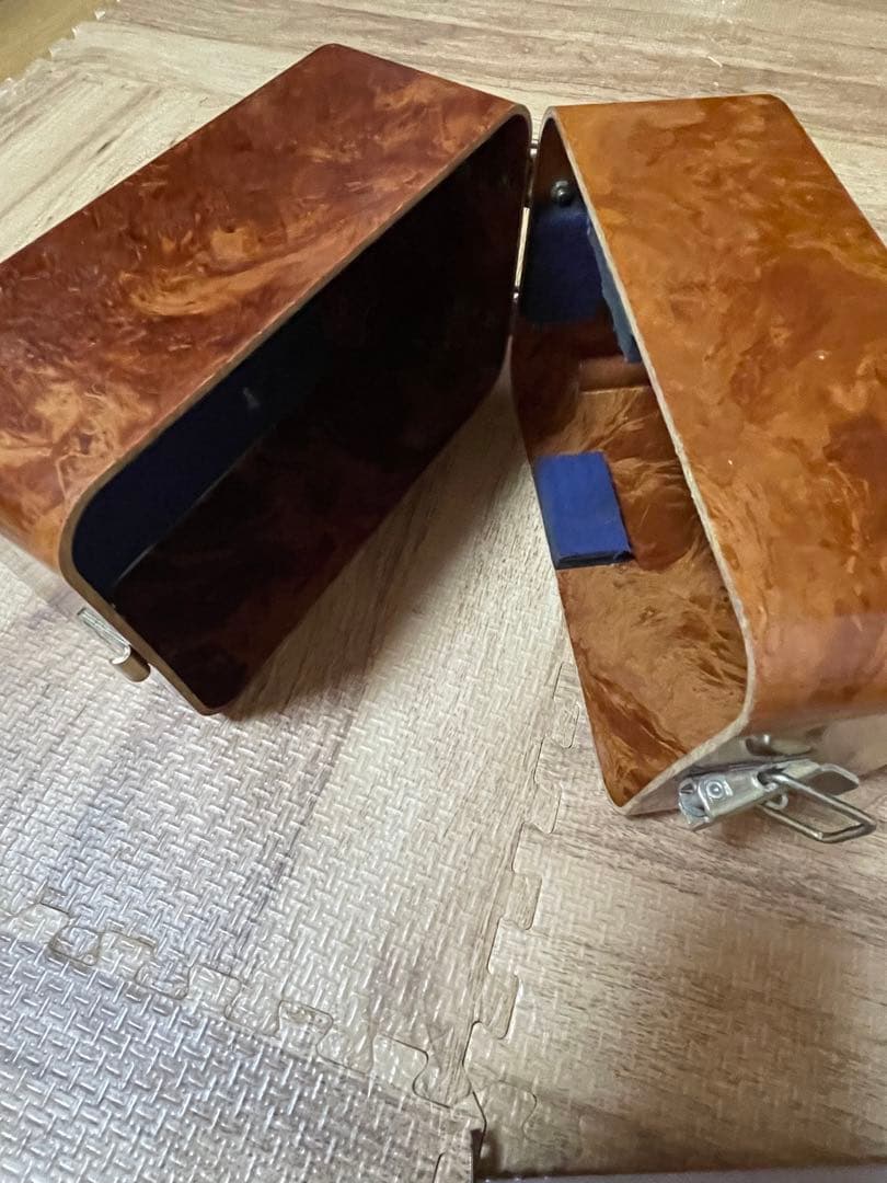 旧ソ連軍、ベークライト製の箱、（線量計ДП-24用）箱のみです！！