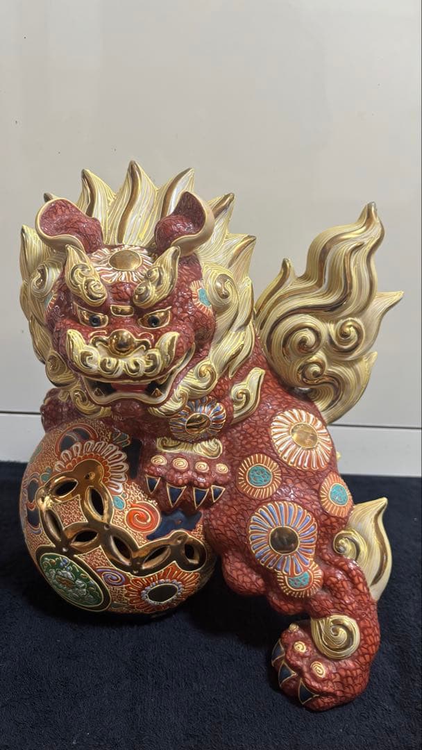陶器製 獅子と玉の装飾品　2つ大小