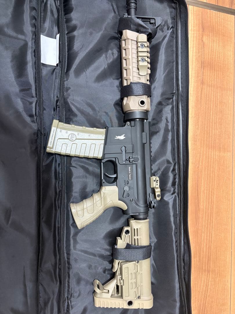 CAA 電動ガン ブラック/タン マガジン付き