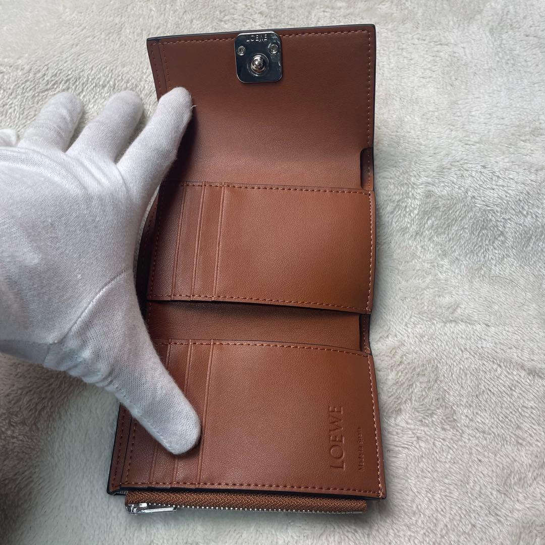 極美品 LOEWE ロエベ トライフォールドウォレット 三つ折り財布 ブラウン