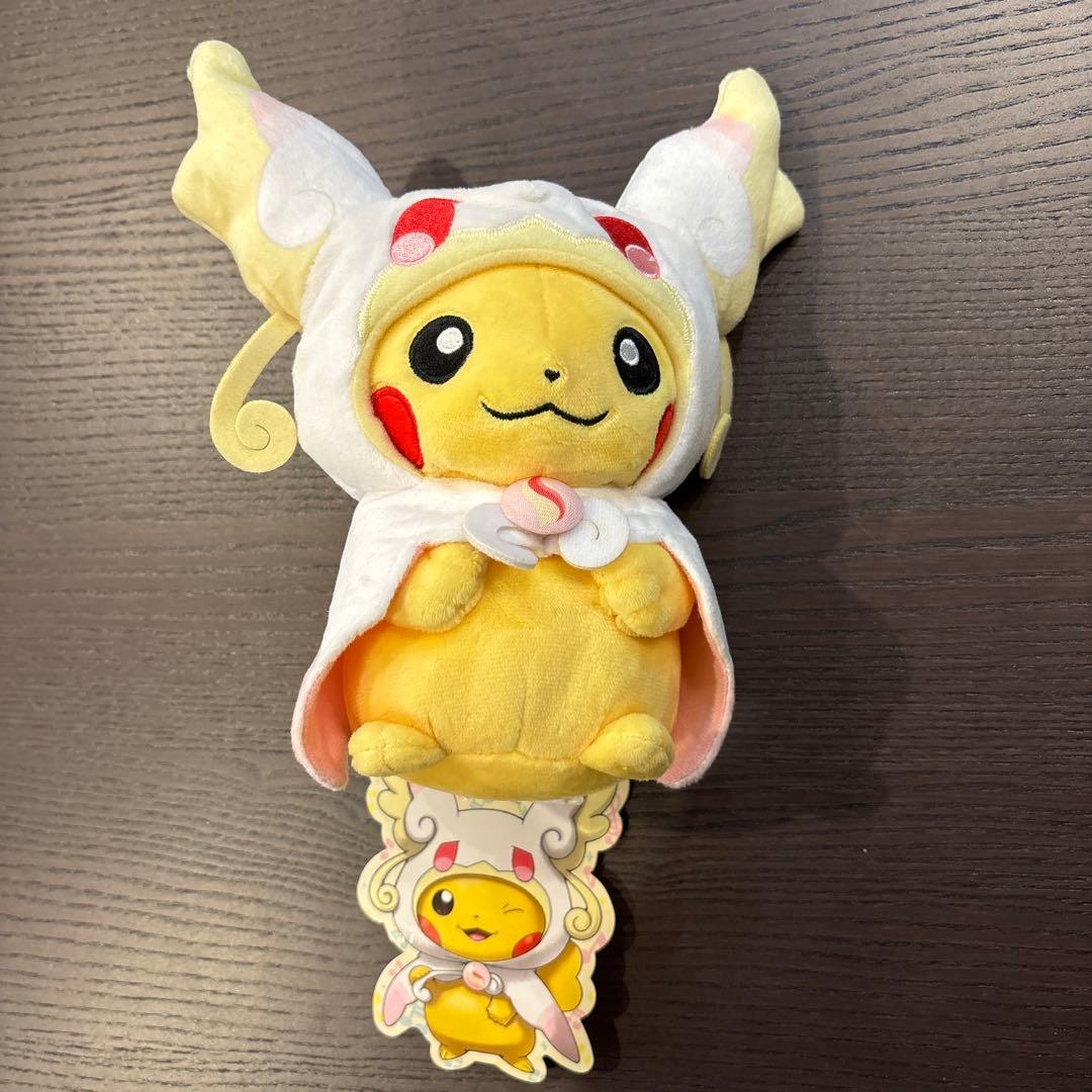 メガタブンネのポンチョを着たピカチュウぬいぐるみ