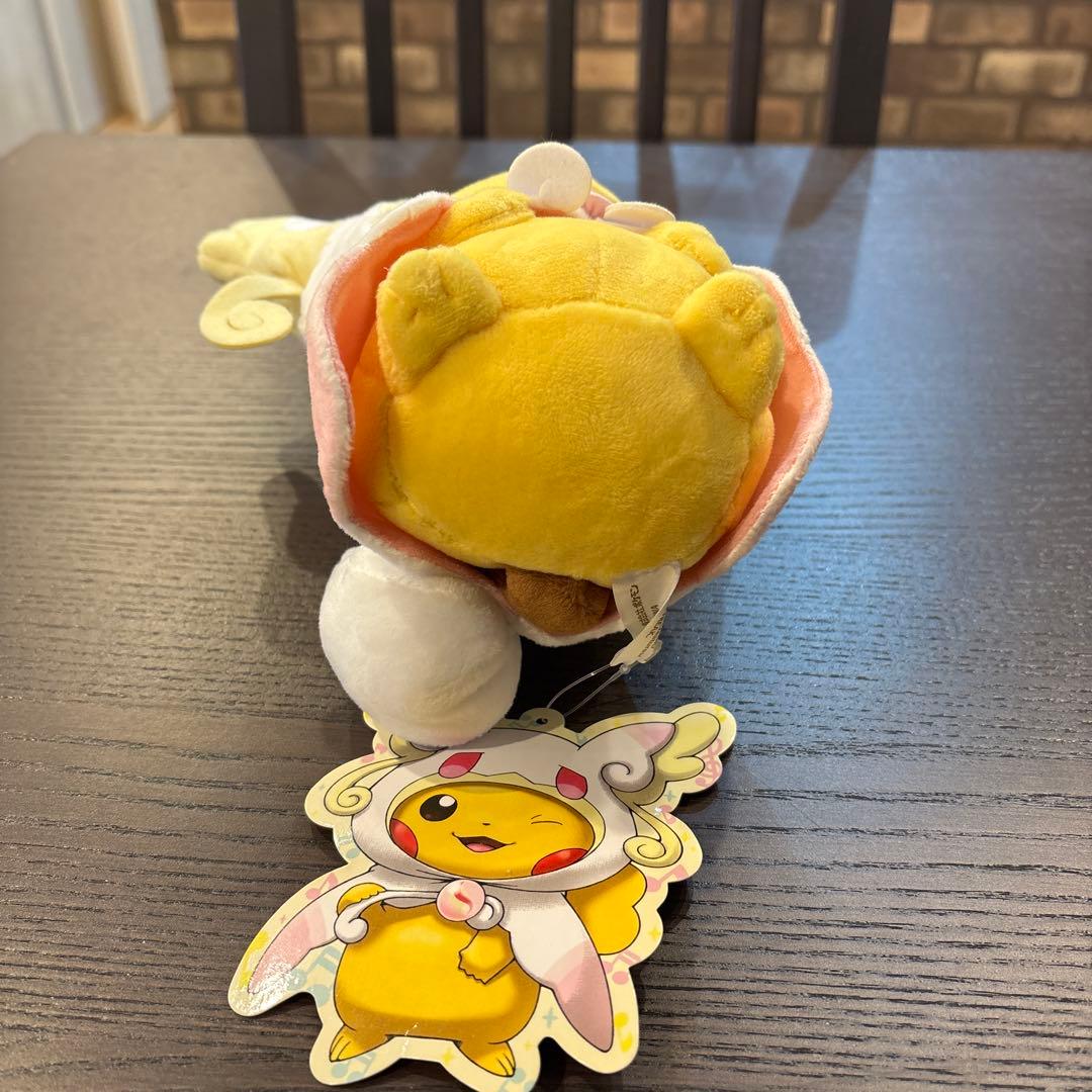 メガタブンネのポンチョを着たピカチュウぬいぐるみ