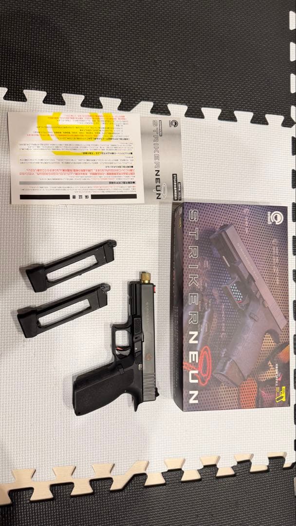 値下げ交渉可 carbon8 カーボネイト ストライカー9 CO2 Carbon8】18才以上用CO2ガスブローバック STRIKER 9 BLK/セミオート