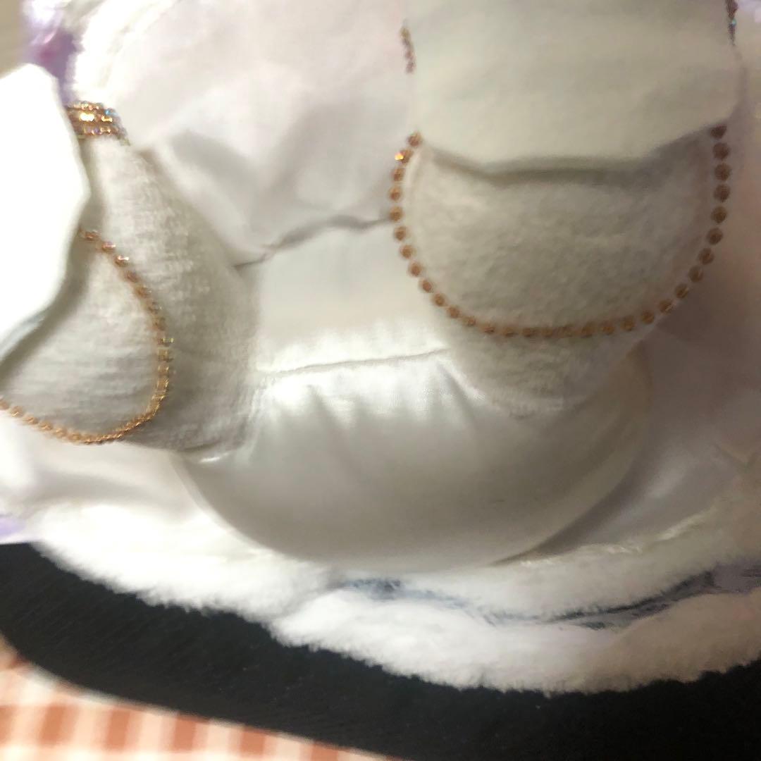 Hello kitty 優雅な古いウェディングドレスを着て