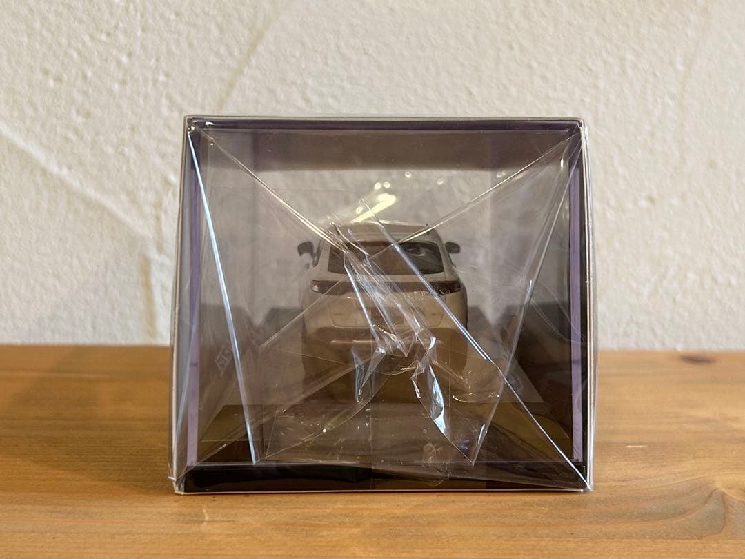 ホンダ ヴェゼル 1/43 プラチナホワイト ミニカー HJ431002PW