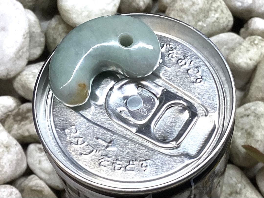 ✳紅色入り‼️ 繊細結晶の糸魚川翡翠勾玉 極上高品質の透過 本物