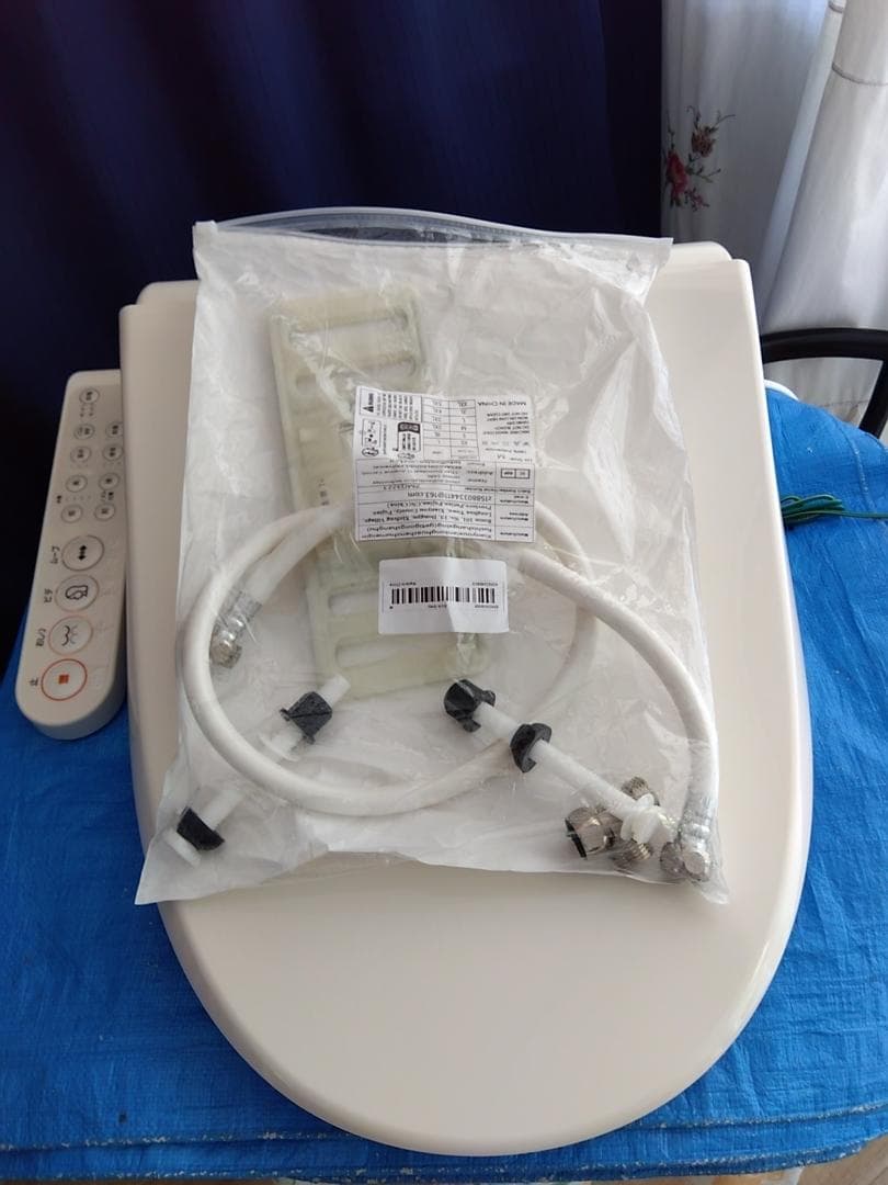 1604☆東芝温水洗浄便座、洗浄クリーニング済、清潔です