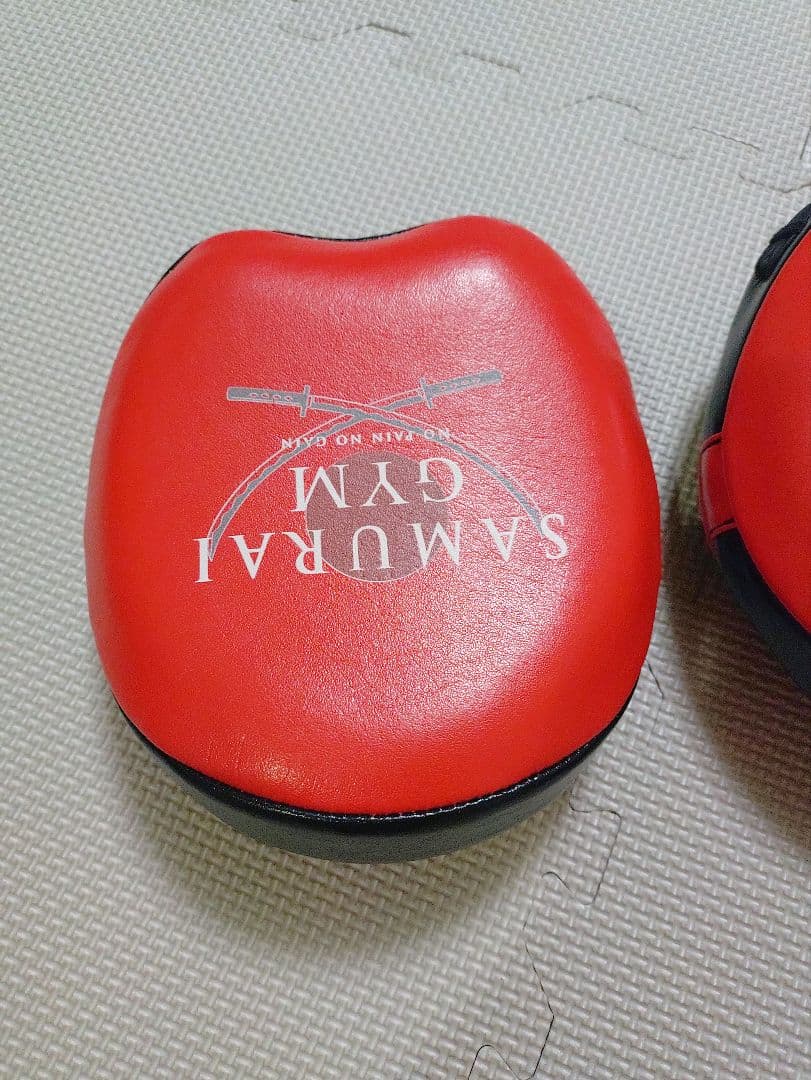 SAMURAI GYM 小型パンチングミット SAMURAI GYM パンチングミット 赤黒