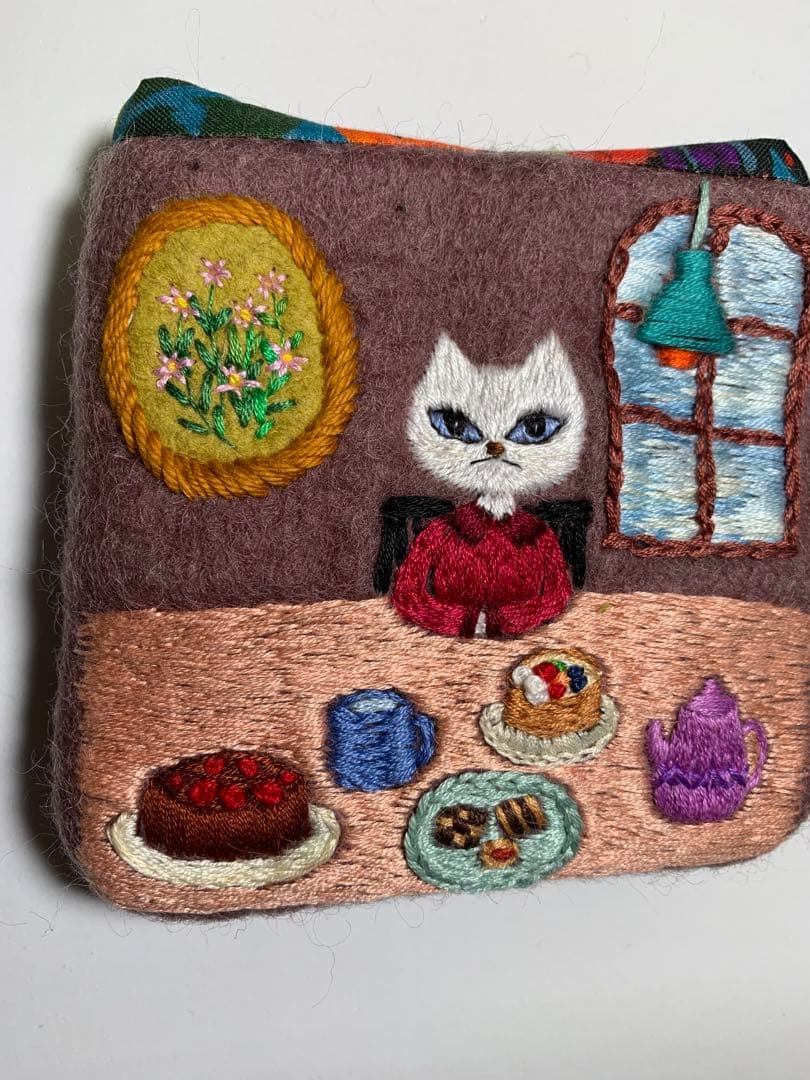 猫さんのティーブレイク　羊毛フェルト生地のポーチ