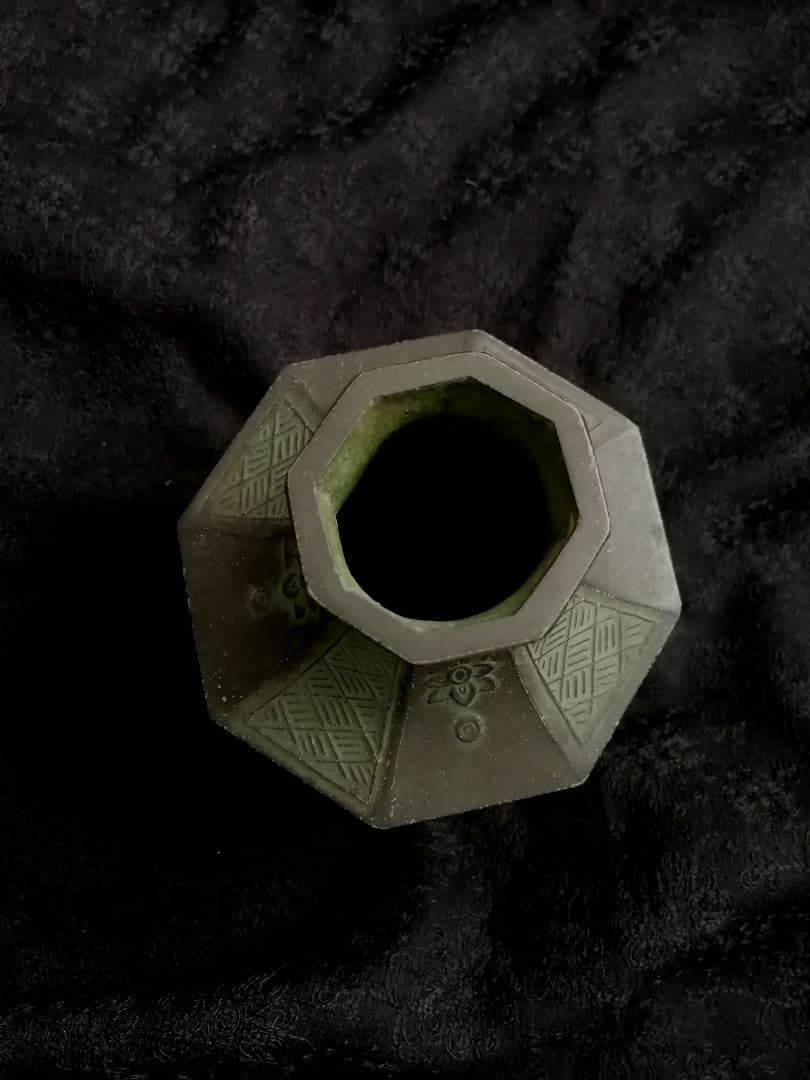 古銅 饕餮紋銅瓶 銅八角花瓶 銅花入 飛州作 - メルカリ