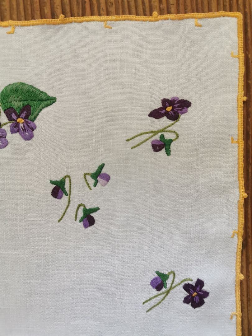 アンティーク 金属スレッド＆ニードルポイントワーク 針山型 木製