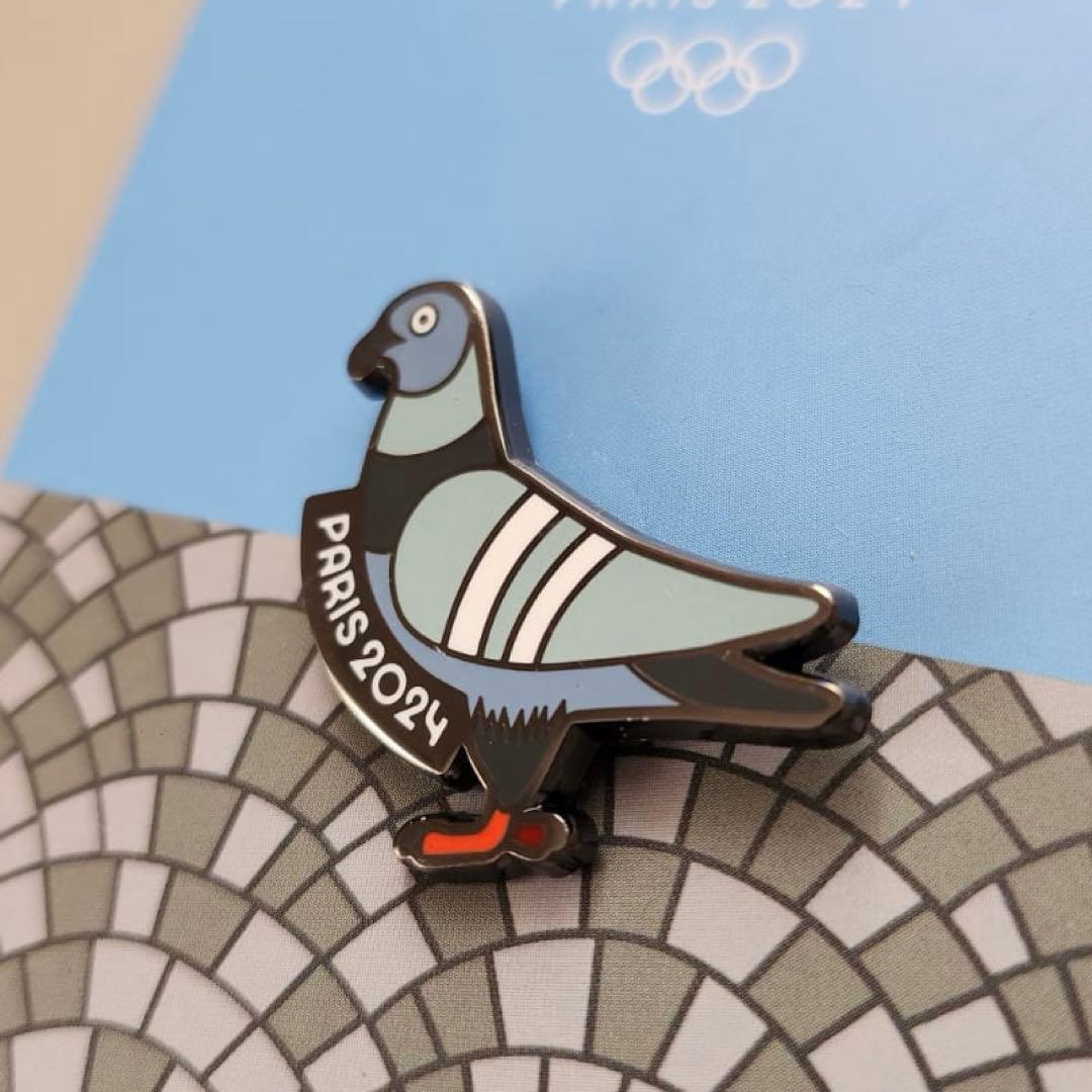 パリ2024オリンピック限定 鳩 ピジョン ピンバッジ シモーネ・バイルズ