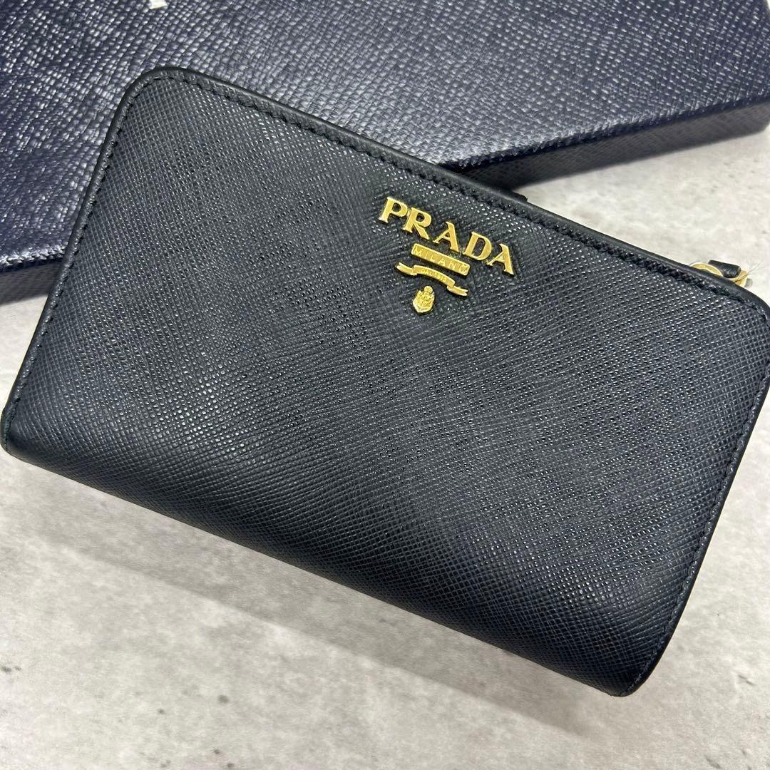 極美品✨プラダ 二つ折り財布 L字ファスナー 金ロゴ サフィアーノ