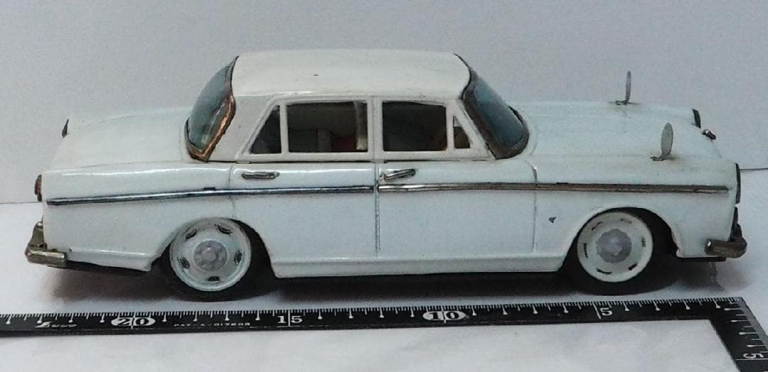 当時物【イスズ ベレル リペイント白】ブリキ製フリクション ミニカー TIN箱無