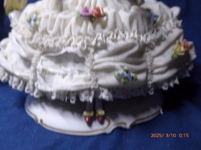 絵のように美しいウィンターヴァイスバッハ　レースドール フィギュリン 難あり