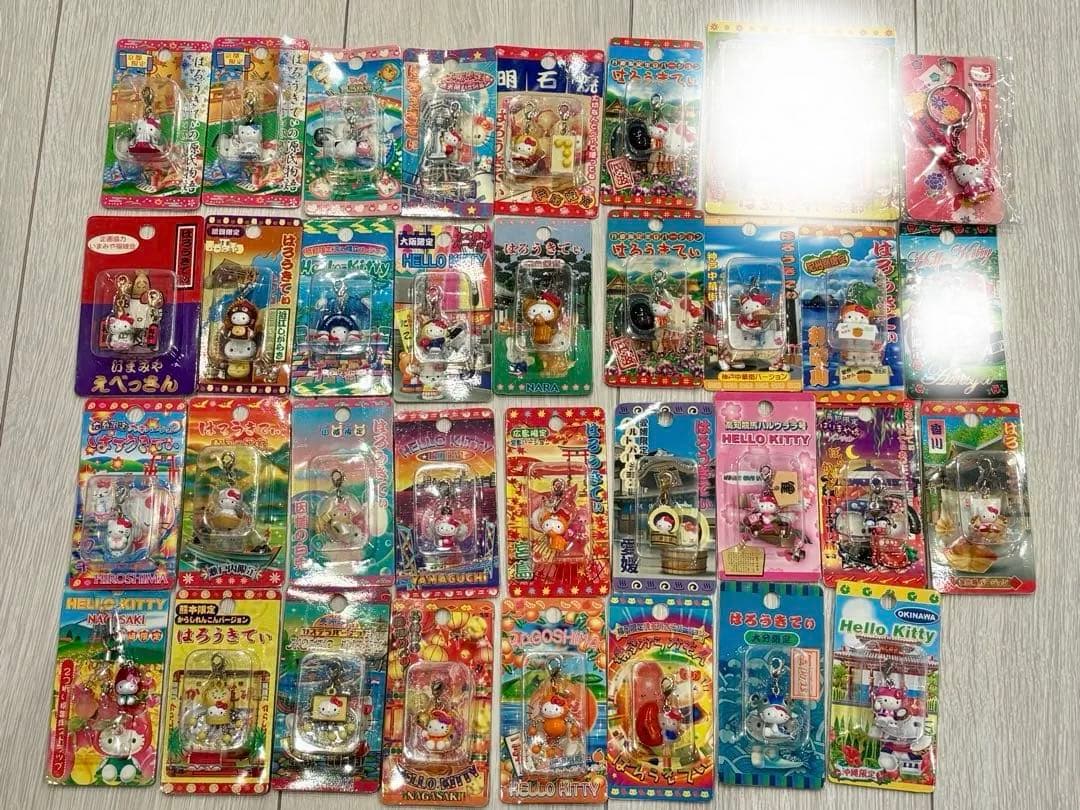 ご当地キティ　根付け・ファスナーマスコット・ストラップ　119個