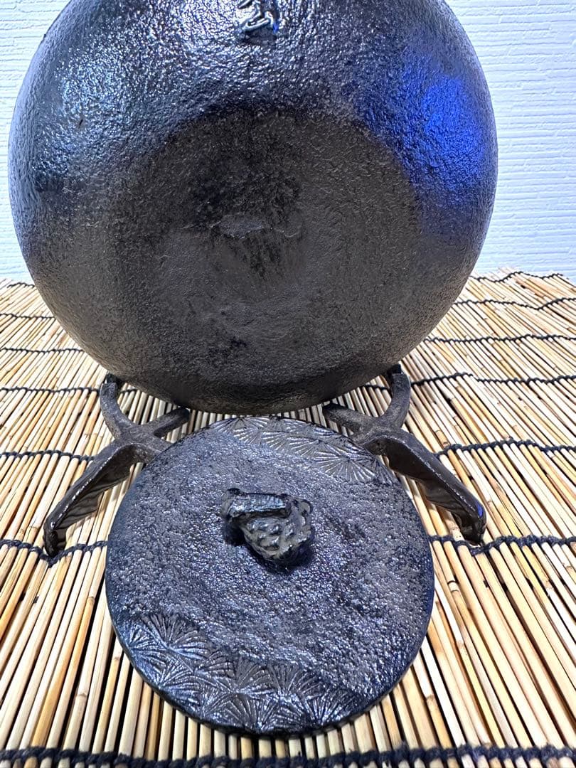 未使用品 南部秀山堂 佐藤 勝弘作 １５型松文様 鉄瓶　南部鉄瓶 南部鉄器 鉄瓶