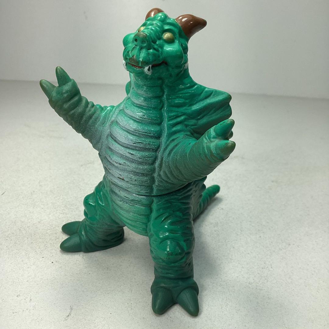 昭和レトロ』無版権 パチ怪獣 ソフビ - メルカリ