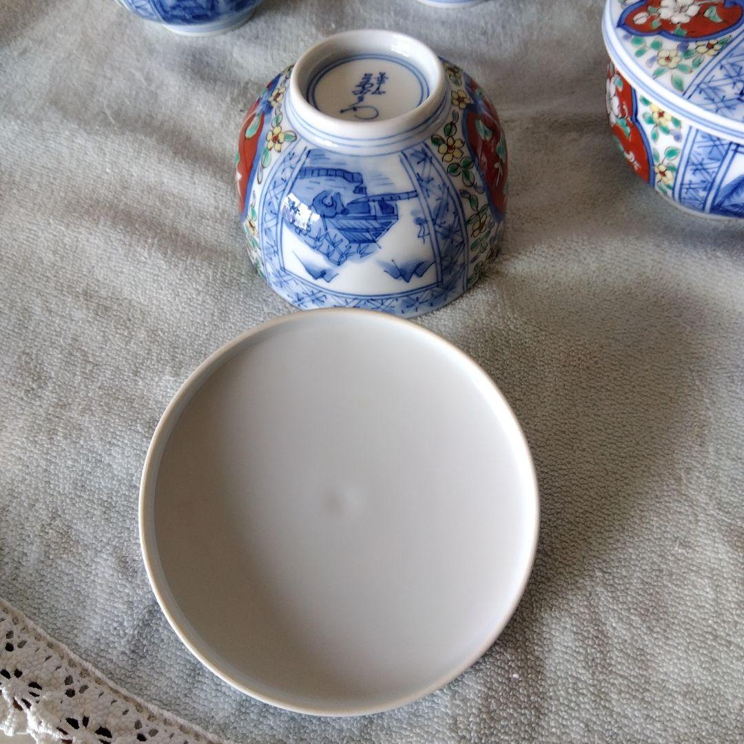 華山萬右衛門作　染錦草花間取山水蓋付湯呑揃