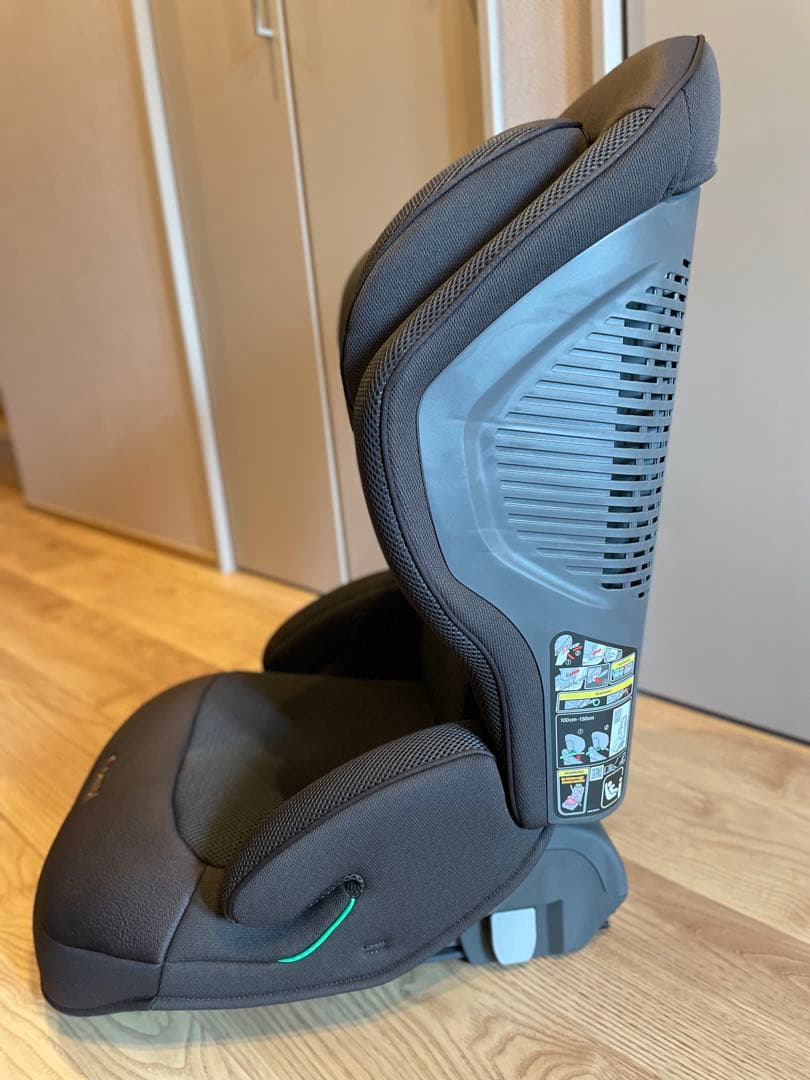 【新品未使用】コンビ ジョイトリップ アドバンス ジュニアシート　ブラウン