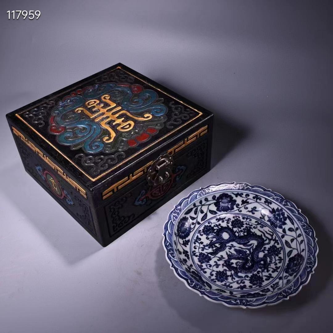 中国古美術・珍蔵收・藍釉青花龍図陶磁器皿・青花瓷器・陶芸・純