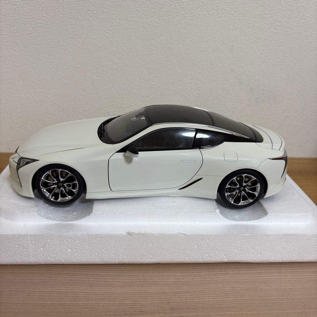 オートアート　LEXUS レクサス　LC500 1/18 ミニカー　ホワイト