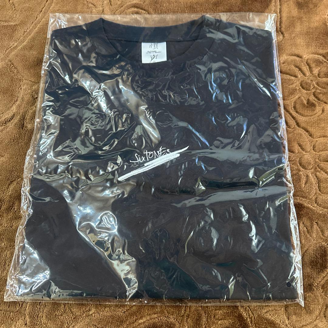 ブラックTシャツ 未使用SixTONESツアーTシャツ 慣性の法則、VVS