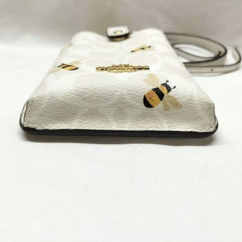 美品 COACH フォーンクロスボディ 蜂柄 スマホショルダー d27