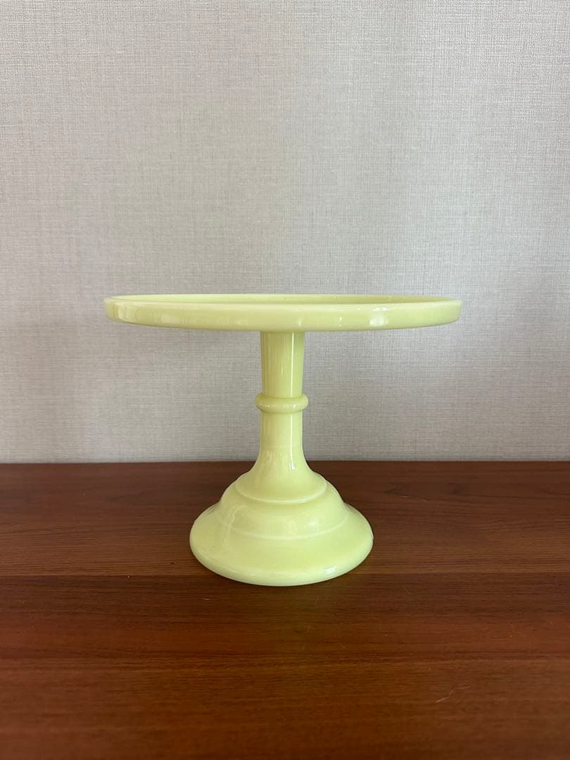 Amazon｜Mosser Glass ガラスケーキスタンド ミルクホワイト 6インチ