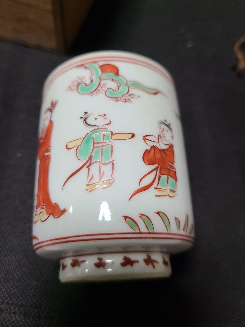 須田菁華造呉須赤絵人物図湯呑み 須田菁華造呉須赤絵人物図湯呑み