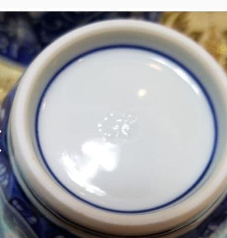 染め付けの美しい陶印いりお湯飲みです