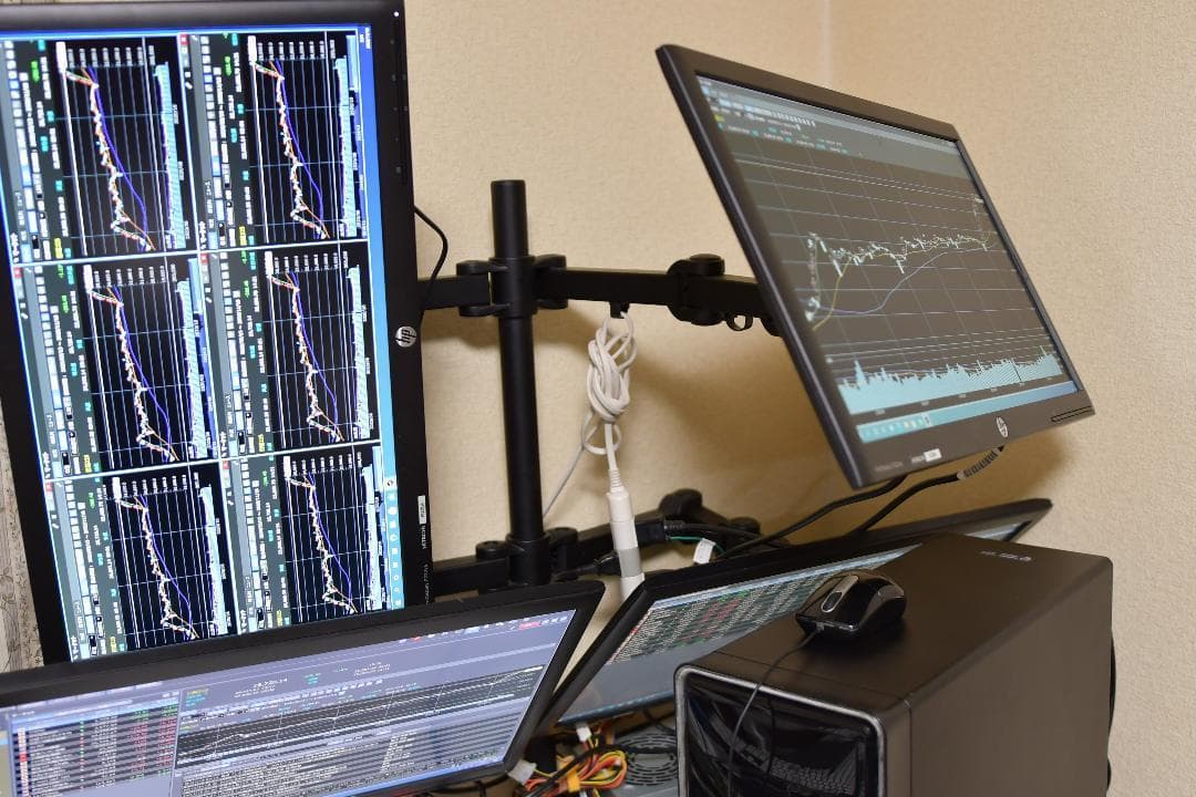 デイトレ パソコン ＋ 22型 液晶x4台 ＋ アーム