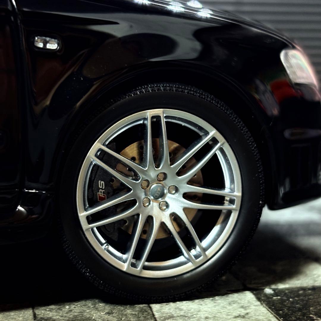 ディーラー特注 1/18 ミニチャンプス アウディ RS4 (B7)